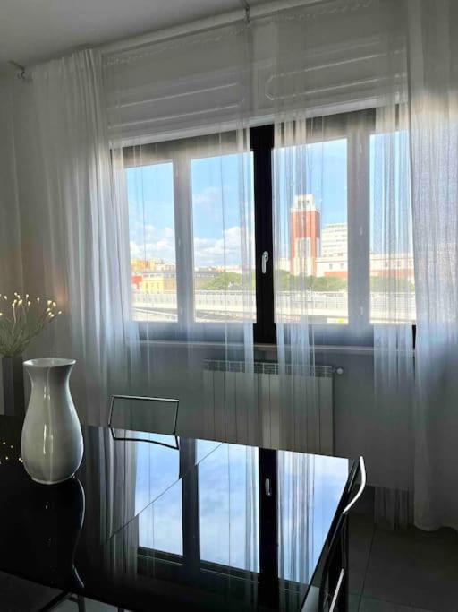 Sun-Kissed Seaside Retreat: Your Pescara Getaway 외부 사진