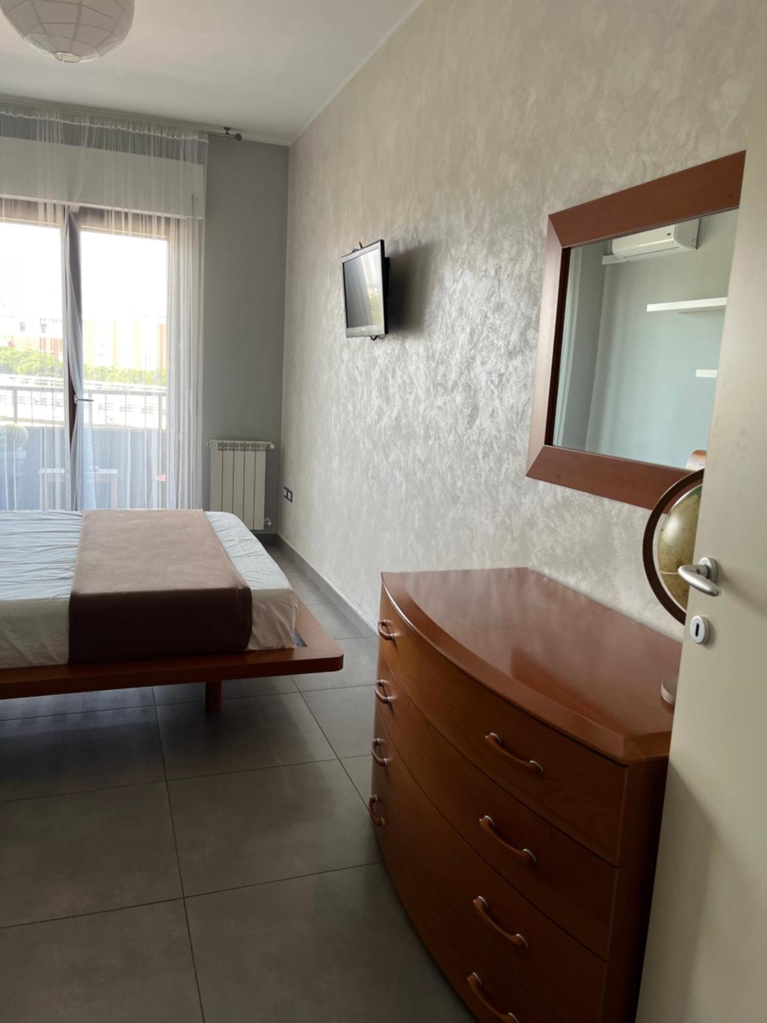 Sun-Kissed Seaside Retreat: Your Pescara Getaway 외부 사진